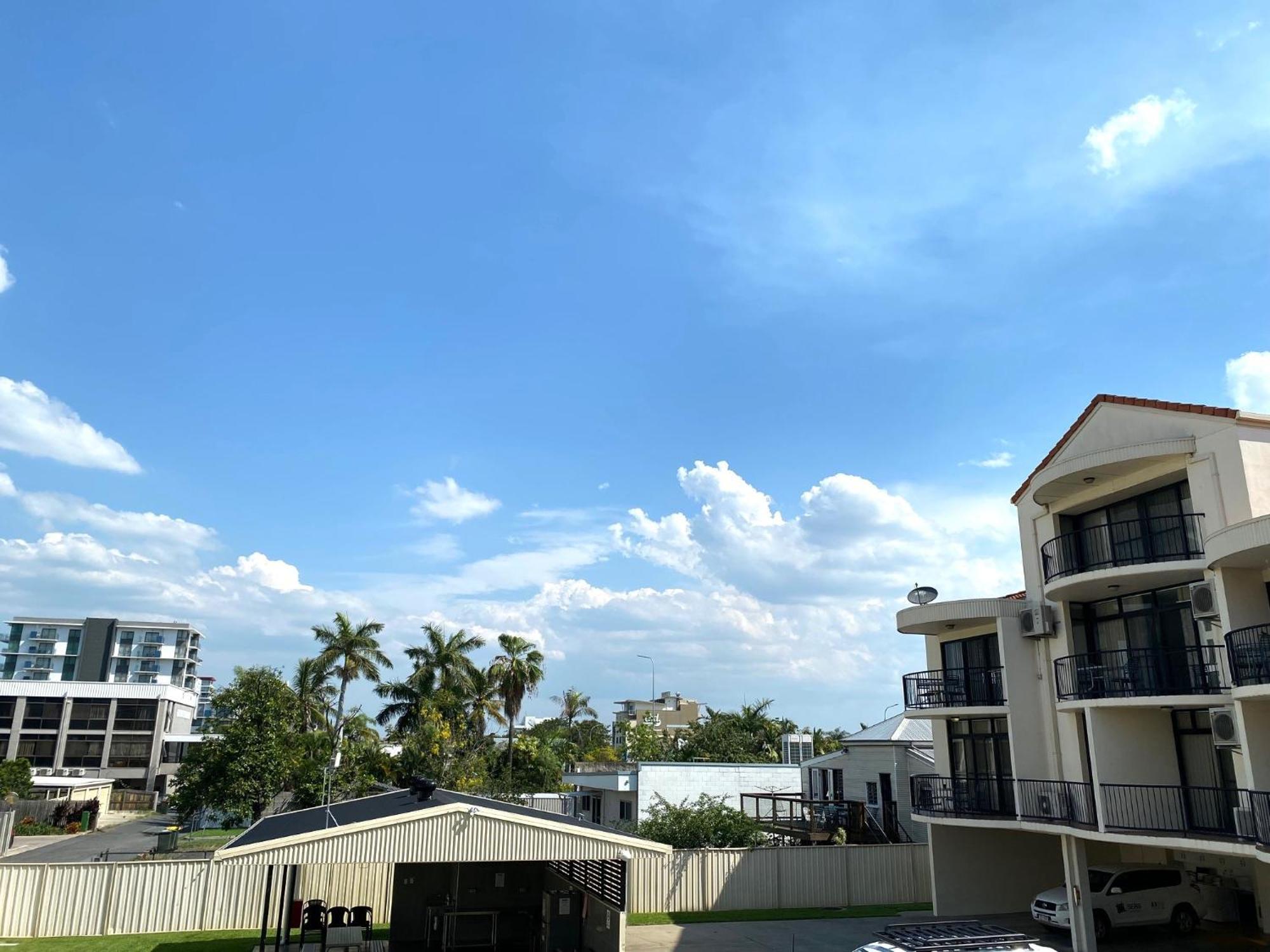 City Ville Apartments And Motel Рокхемптън Стая снимка