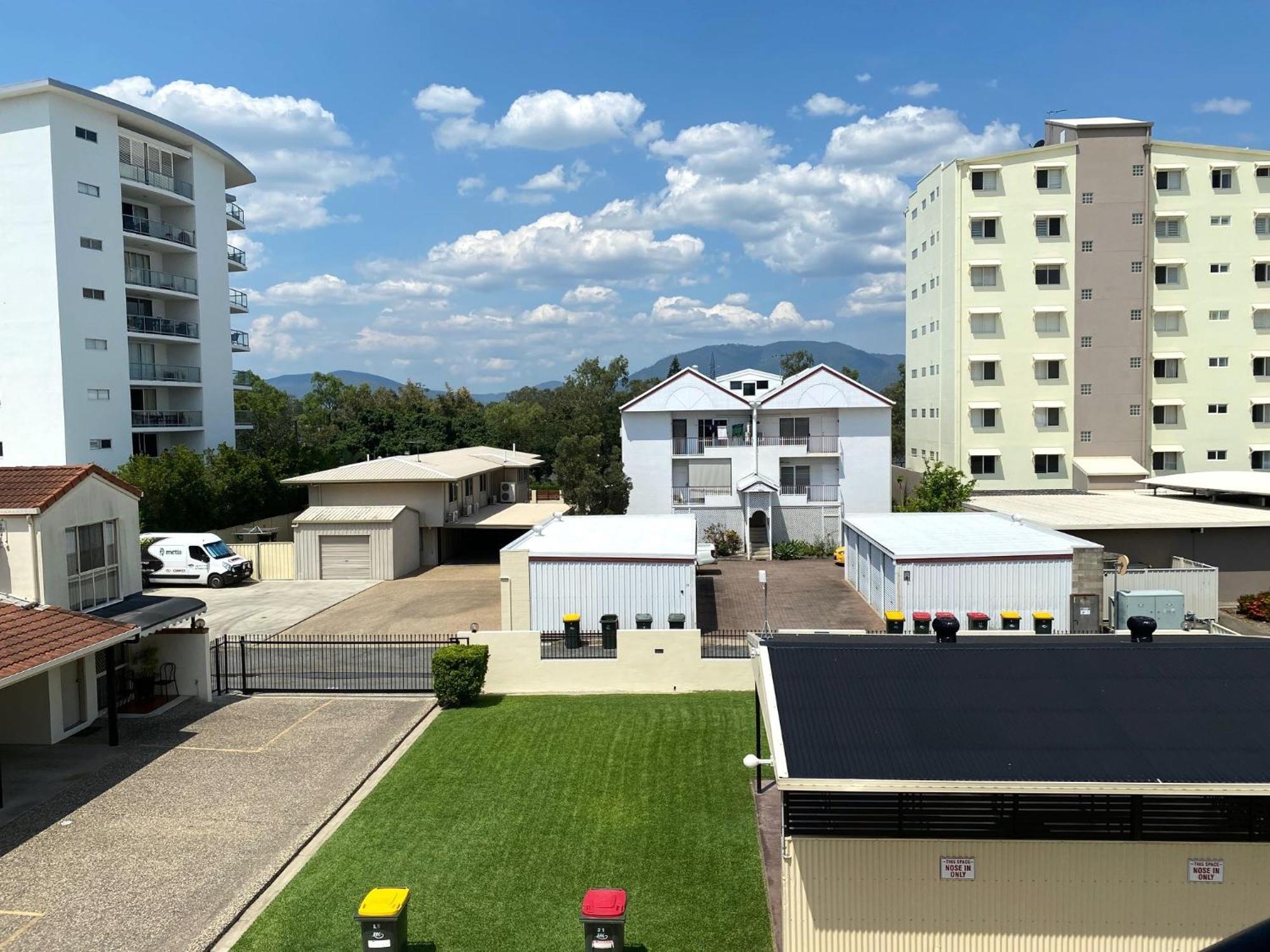 City Ville Apartments And Motel Рокхемптън Стая снимка