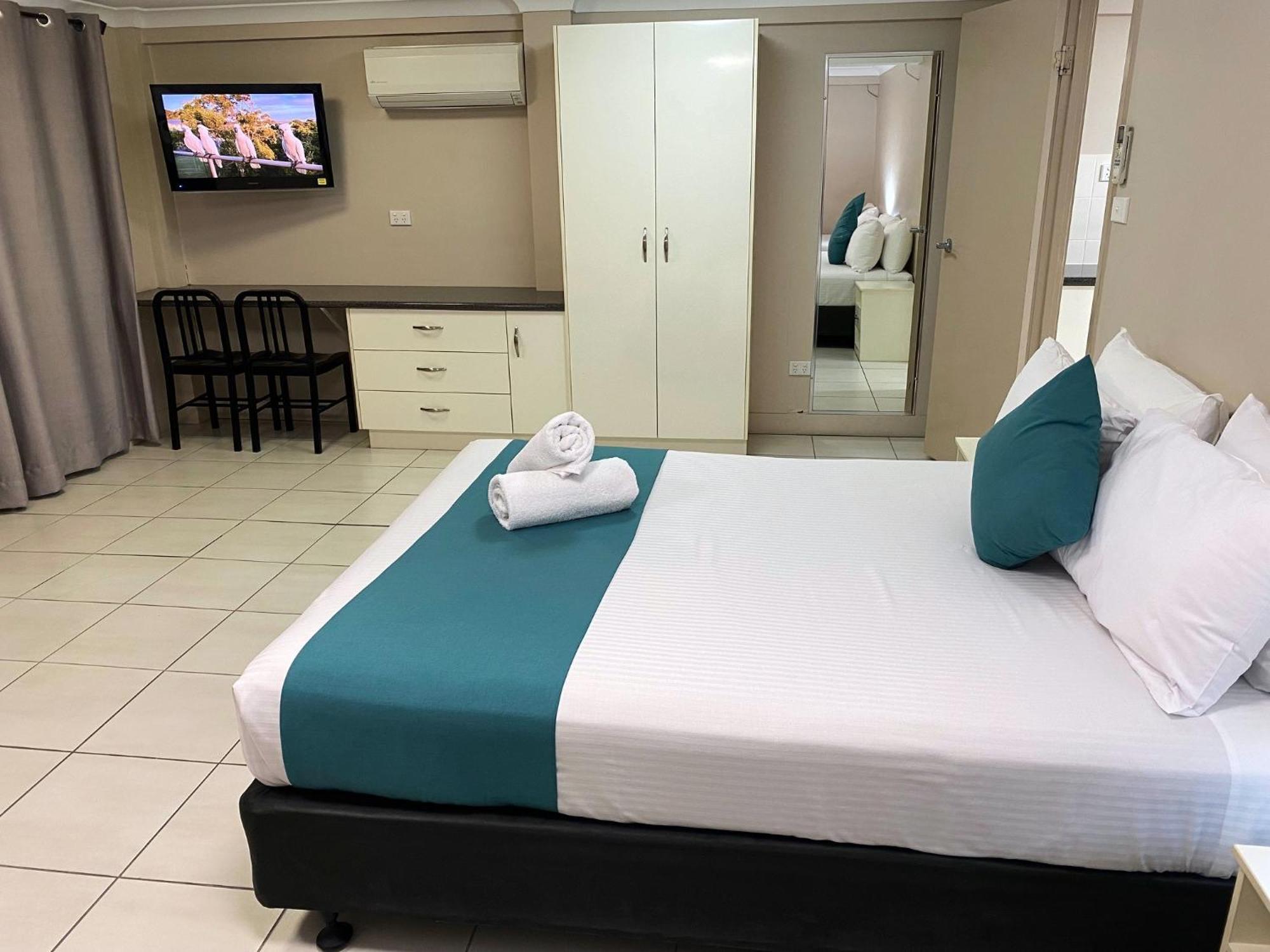 City Ville Apartments And Motel Рокхемптън Стая снимка