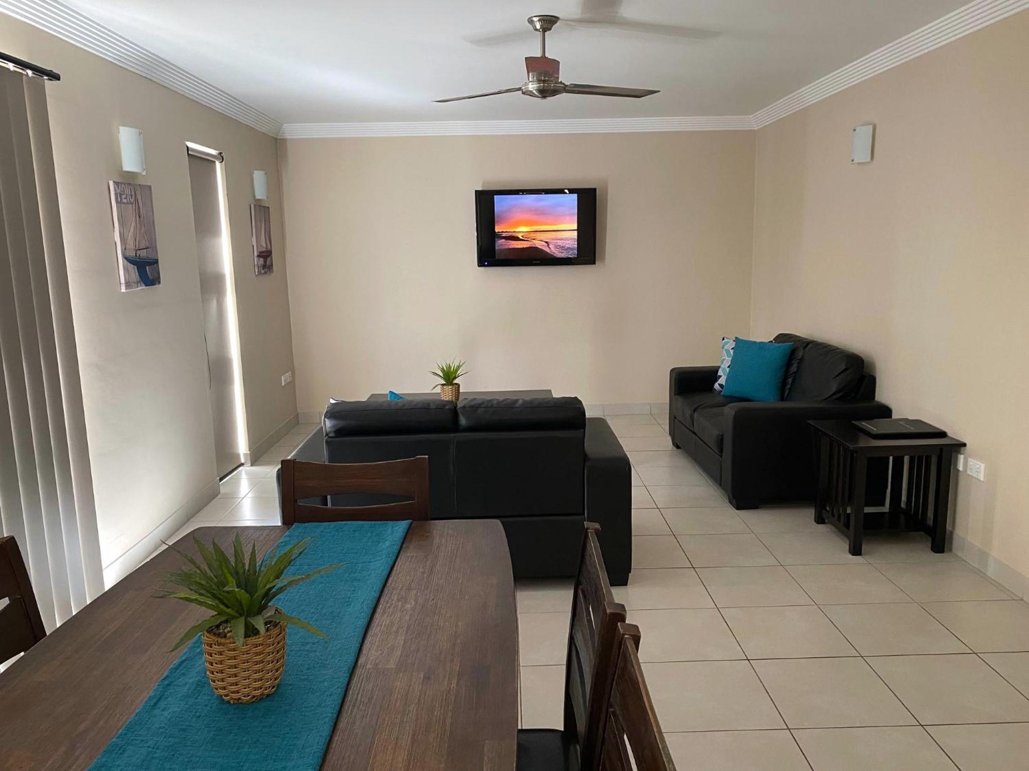 City Ville Apartments And Motel Рокхемптън Стая снимка