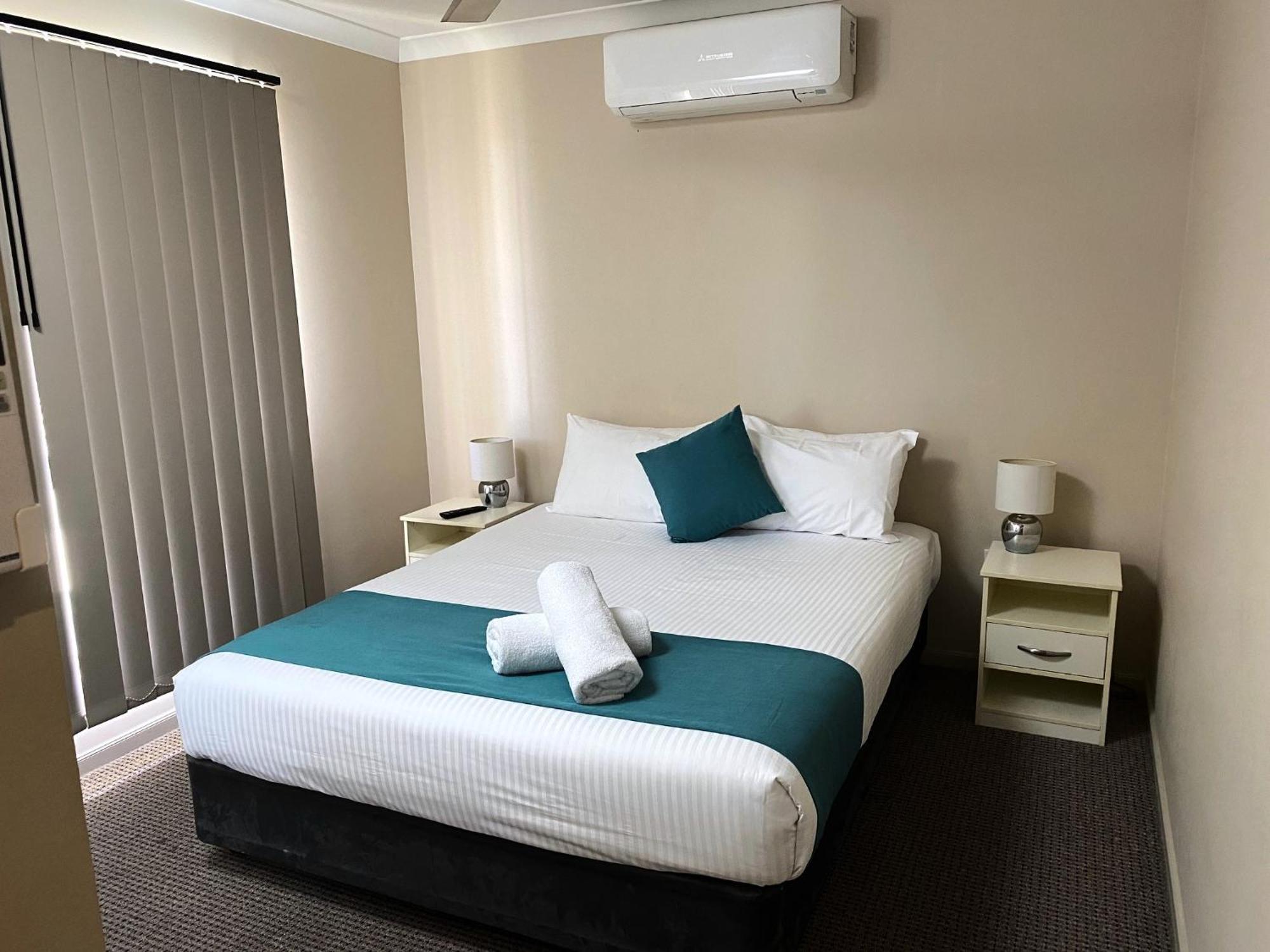 City Ville Apartments And Motel Рокхемптън Стая снимка
