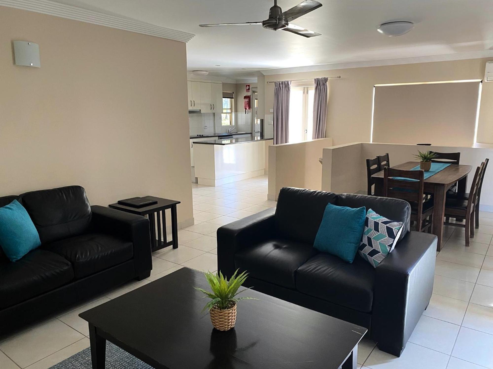 City Ville Apartments And Motel Рокхемптън Екстериор снимка