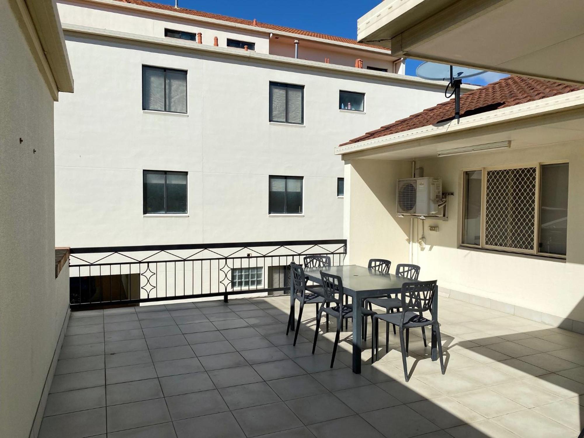 City Ville Apartments And Motel Рокхемптън Стая снимка